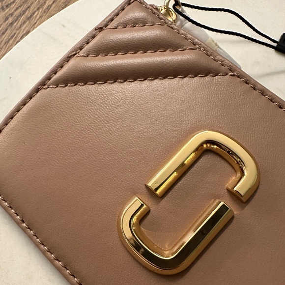 NWT! NEW! Marc Jacobs 'The Glam Shot' Top-Zip Multi Wallet Card Holder -Taupe - Picture 4 of 4